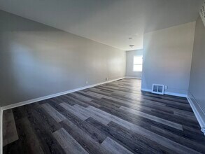 124 Locust St, Unit 124 Locust in Waterloo, IA - Building Photo - Building Photo