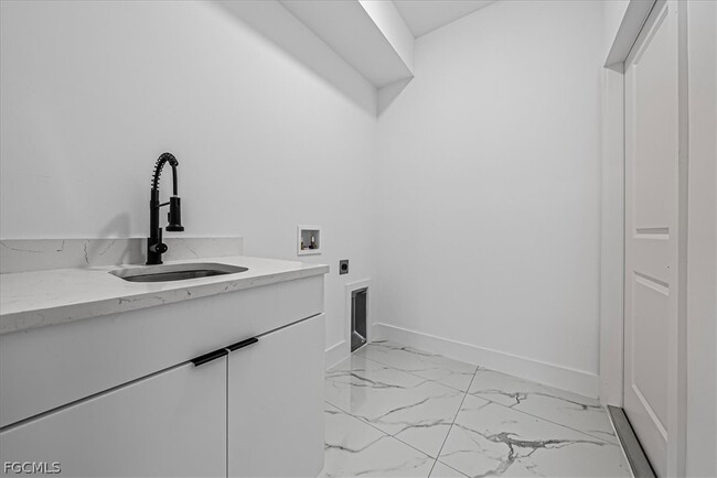 3813 25th St SW in Lehigh Acres, FL - Building Photo - Building Photo