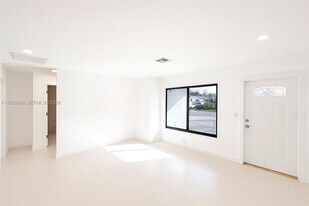 4671 SW 43rd Terrace in Fort Lauderdale, FL - Building Photo