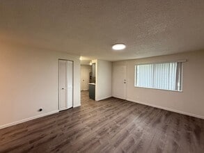 1075 56th Pl in Springfield, OR - Building Photo - Building Photo