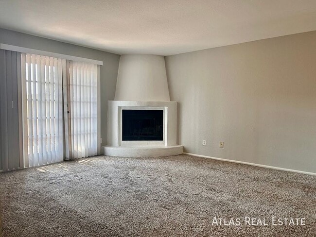 15402 N 28th St in Phoenix, AZ - Building Photo - Building Photo