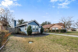 9327 Golden Sunshine Dr in Houston, TX - Building Photo - Building Photo