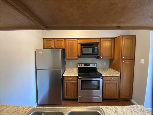 property at 10855 Meadowglen Ln