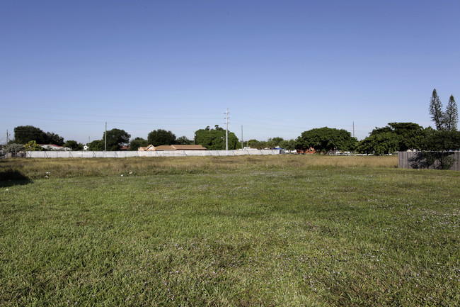 Liberty Park Lofts in Dania Beach, FL - Building Photo - Building Photo