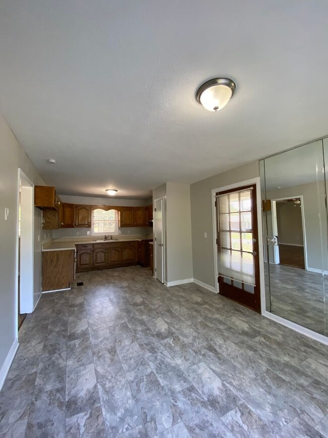 1911 Airport Rd in Oxford, AL - Building Photo - Building Photo