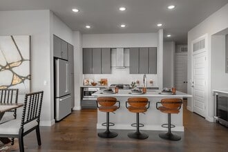 The Quincy at Kierland in Scottsdale, AZ - Building Photo - Building Photo