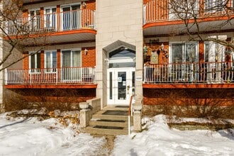 3200 St Rue in Lachine, QC - Building Photo - Building Photo