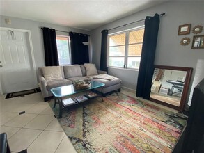 1733 Mayo St in Hollywood, FL - Building Photo - Building Photo