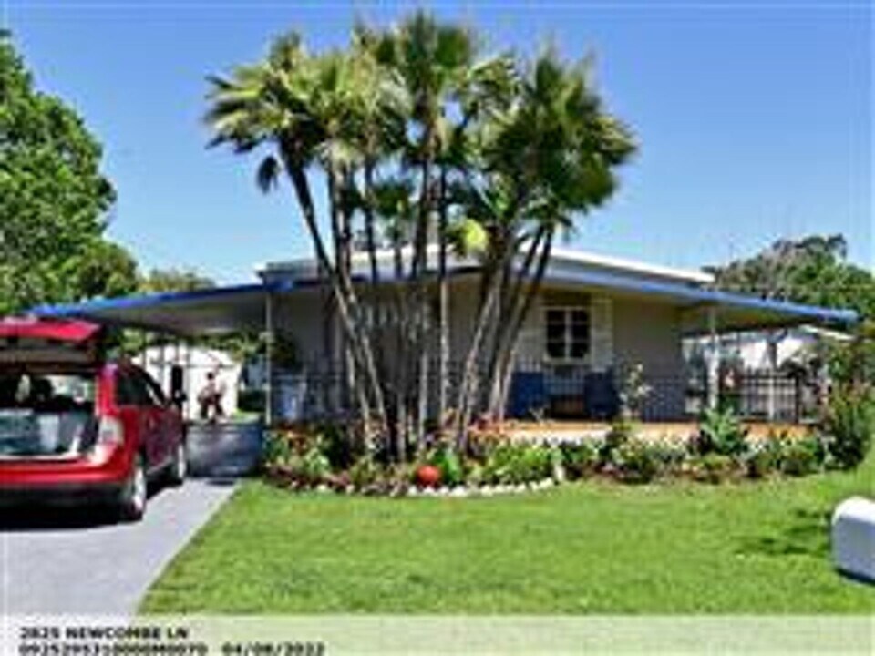 2825 Newcombe Ln in Kissimmee, FL - Building Photo