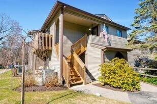 57 Scenic Vw in Yorktown Heights, NY - Building Photo