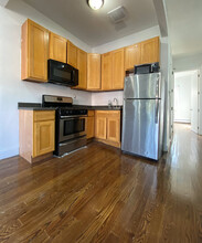 304 Bradford St, Unit 1 in Brooklyn, NY - Building Photo - Building Photo