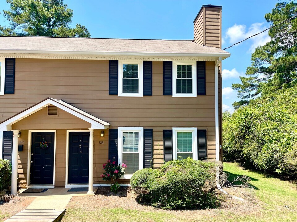 123 Jackson Dr in Stockbridge, GA - Building Photo