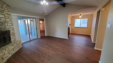 6209 Emerald Forest Dr in Austin, TX - Building Photo - Building Photo