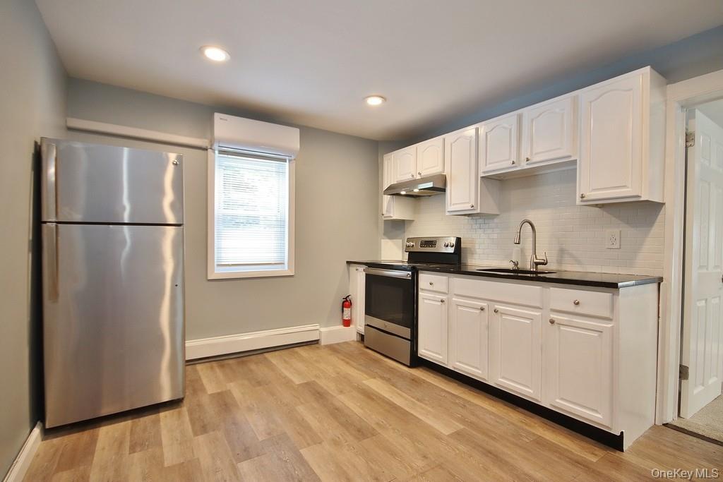 204 Myrtle Ave in Mahopac, NY - Building Photo