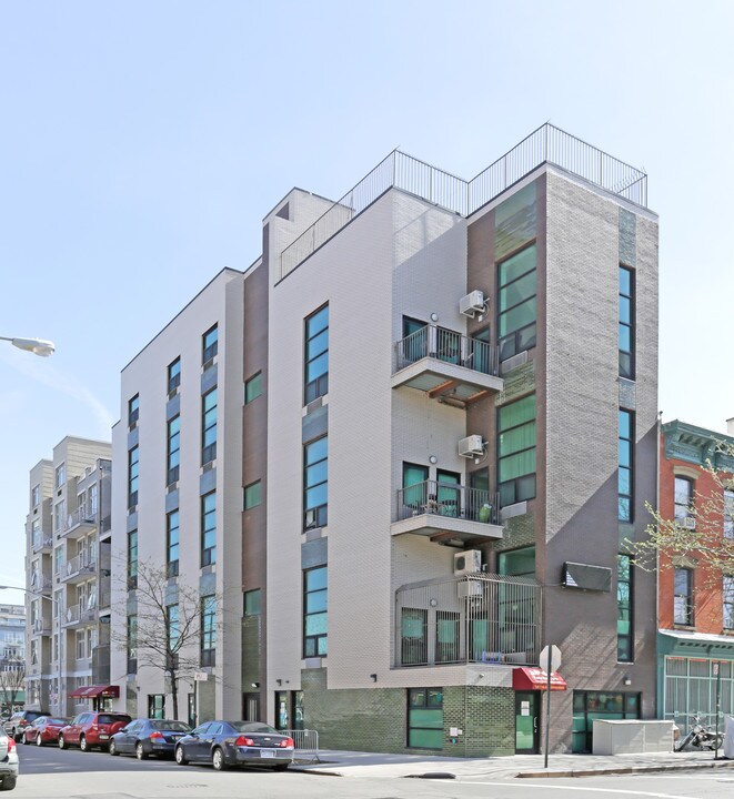 418 Keap St in Brooklyn, NY - Building Photo