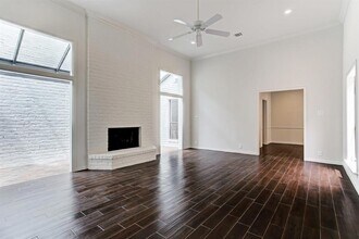2711 Essex Terrace in Houston, TX - Building Photo - Building Photo