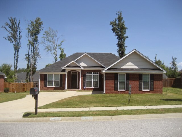2057 Lake Forest Dr in Grovetown, GA - Building Photo
