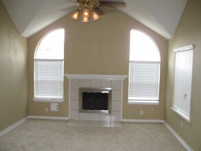 5123 Chase Park Gate St in Bacliff, TX - Foto de edificio - Building Photo