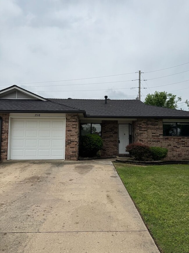 property at 2518 W Dogwood St