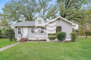 201 Ridgewood Ave in Fairfield, AL - Building Photo