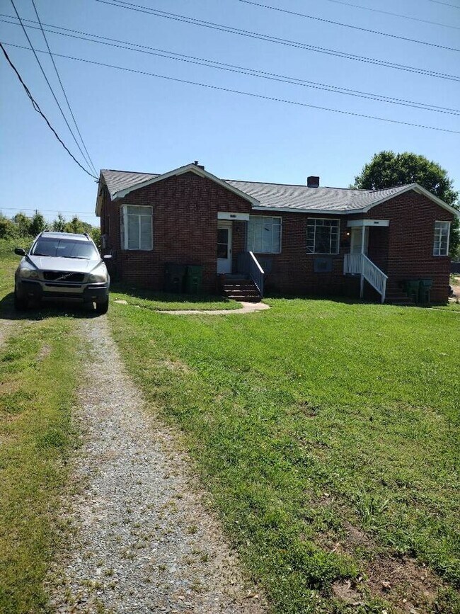 2715 Watson Dr in Charlotte, NC - Building Photo - Building Photo