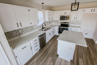 5114 Creek Valley Dr in Arlington, TX - Building Photo - Building Photo