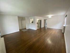 283 Indian Grv in Toronto, ON - Building Photo - Building Photo