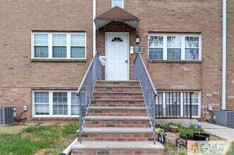 18 College Dr in Edison, NJ - Building Photo - Building Photo