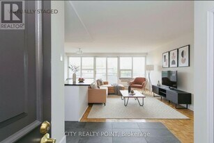 10 Shallmar Blvd in Toronto, ON - Building Photo