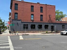 666 Broadway in Kingston, NY - Building Photo