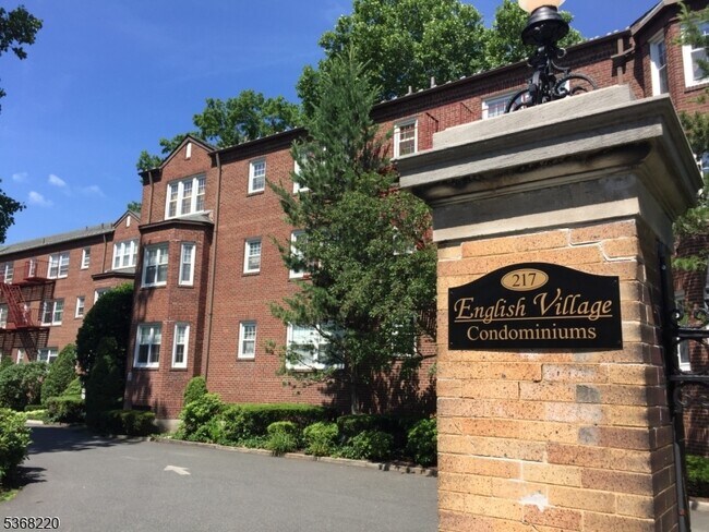 217 Prospect Ave in Cranford, NJ - Foto de edificio - Building Photo
