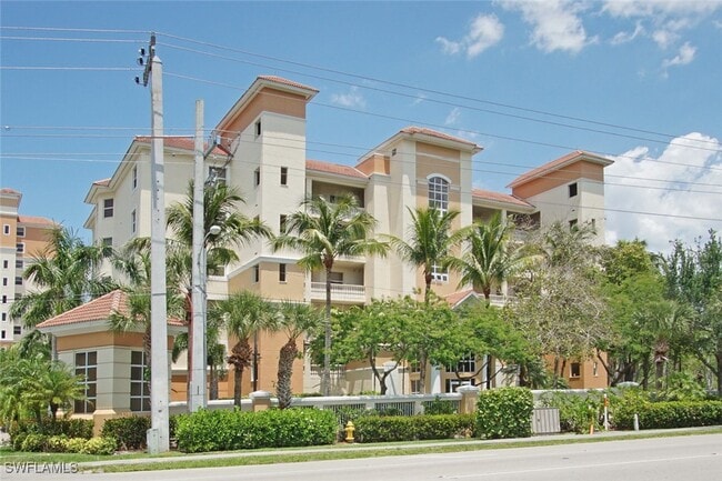 property at 470 Launch Cir