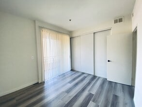 1220 N Las Palmas Ave, Unit 307 in Los Angeles, CA - Building Photo - Building Photo