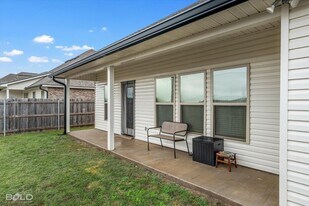 208 Berkshire Pl in Haughton, LA - Building Photo