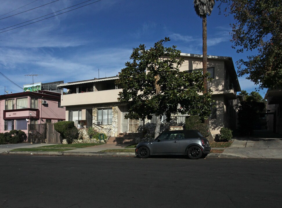 5439 Russell Ave in Los Angeles, CA - Building Photo