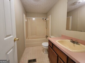 1368 Dee Kennedy Rd in Auburn, GA - Building Photo - Building Photo