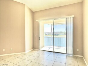 4256 Liron Ave, Unit 203 in Ft. Myers, FL - Building Photo - Building Photo