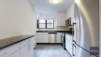 400 E 89th St in New York, NY - Building Photo