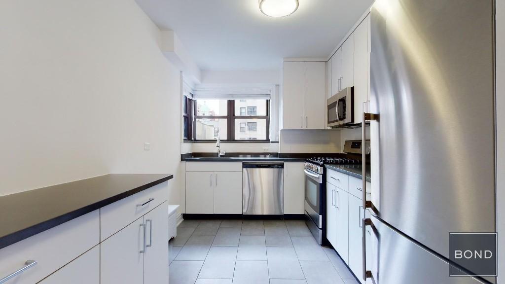 400 E 89th St in New York, NY - Building Photo
