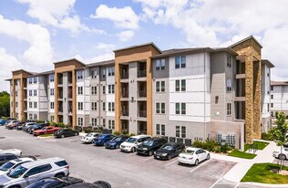 The Stella in San Antonio, TX - Building Photo