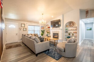 671 E Center St in Pleasant Grove, UT - Building Photo