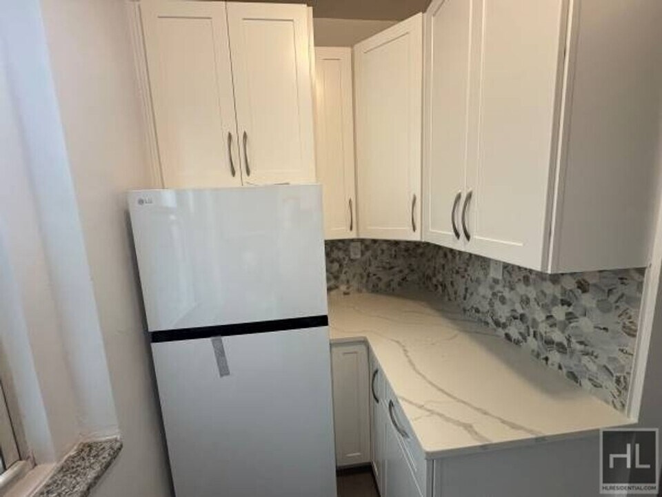 8 AVENUE in Brooklyn, NY - Building Photo