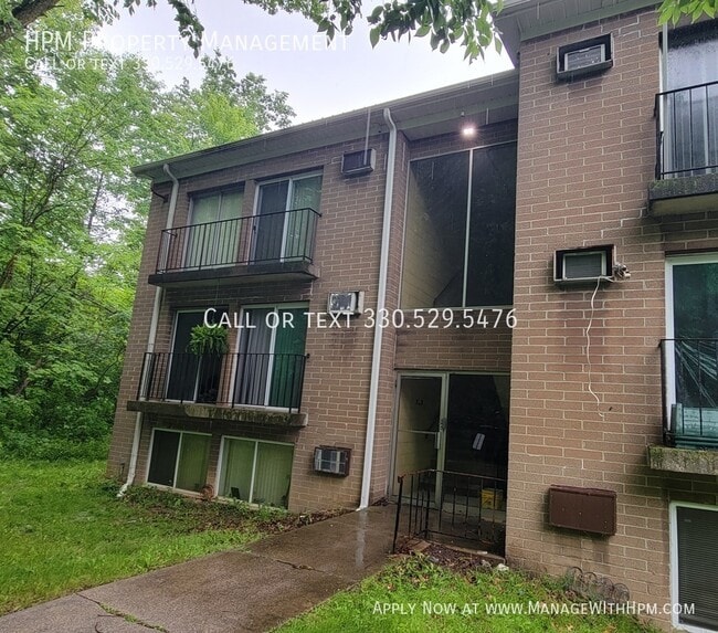 725 E Waterloo Rd in Akron, OH - Building Photo - Building Photo