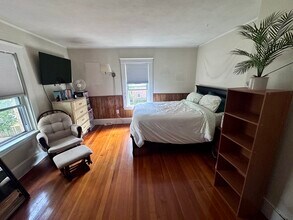 39 Davis Ave in Norwood, MA - Building Photo - Building Photo
