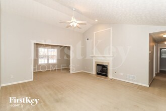 1099 Harbins Pass Dr in Dacula, GA - Foto de edificio - Building Photo