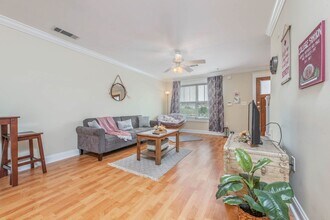 1725 Harvey Mitchell Pkwy S in College Station, TX - Foto de edificio - Building Photo