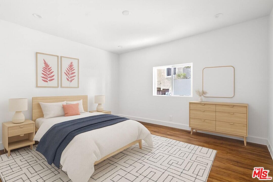 616 Sunset Ave in Los Angeles, CA - Building Photo