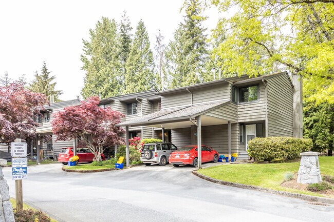 1950 Cedar Village Cres in North Vancouver, BC - Building Photo - Primary Photo