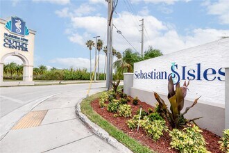 302 NE 1st Ave in Florida City, FL - Building Photo - Building Photo