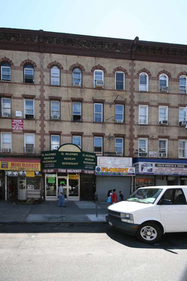 5705-5707 5th Ave in Brooklyn, NY - Foto de edificio - Building Photo